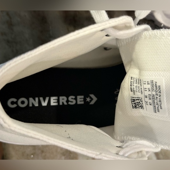 Women’s CONVERSE Chuck Taylor All Star high top lug white sneakers- Size 7.5 - Picture 11 of 12
